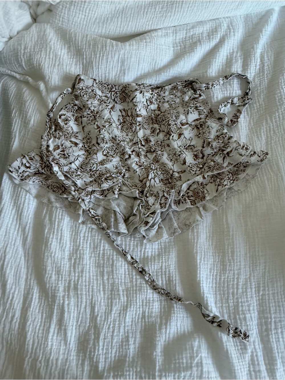 Francesca's Collections Cream Floral Ruffle Shorts
